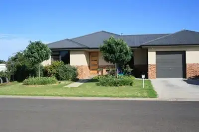 3 Meakes Street, Hay NSW 2711