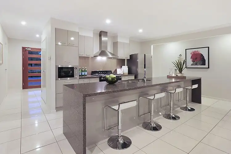 98 Cribb Avenue, Mitchelton QLD 4053