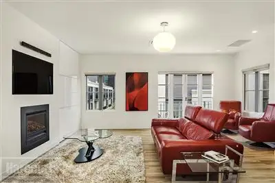 72/211 Wellington Parade South, East Melbourne VIC