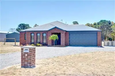 8 Diamond Drive, Cardigan Village VIC 3352