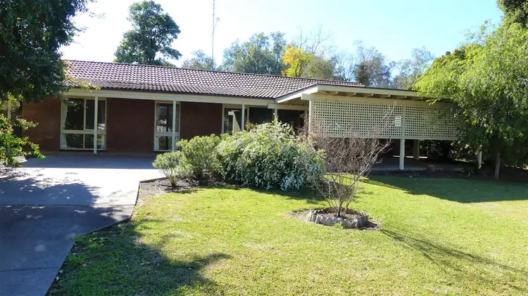 10 Oxley Parade, Warren NSW 2824
