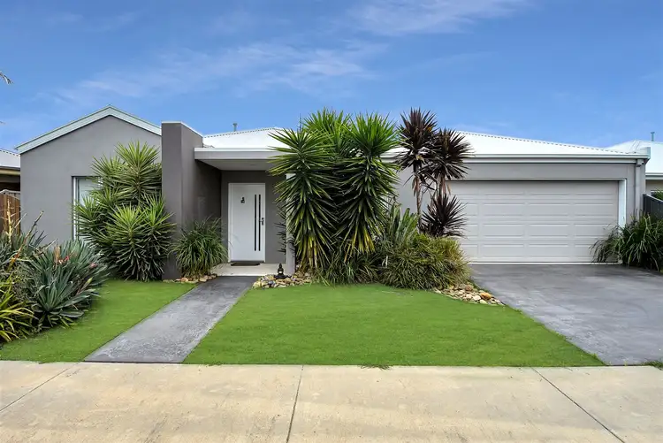 Main view of Homely townhouse listing, 2/18 Thornley Street, Horsham VIC 3400