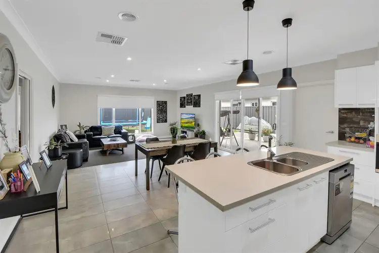 Second view of Homely townhouse listing, 2/18 Thornley Street, Horsham VIC 3400