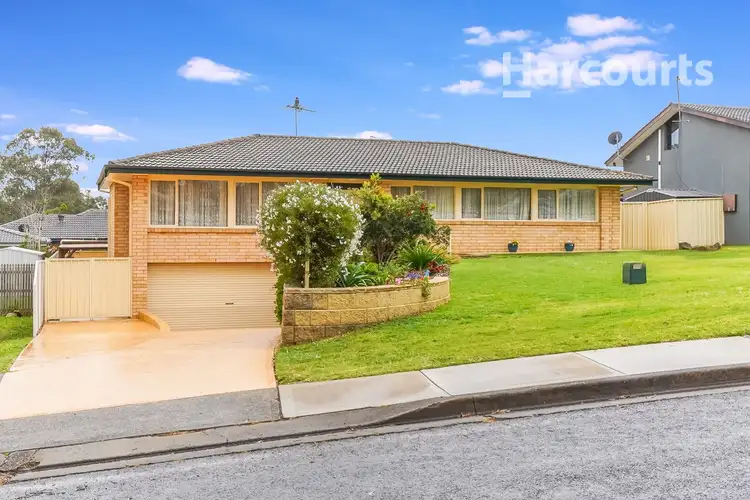 8 Omaru Crescent, Bradbury NSW 2560