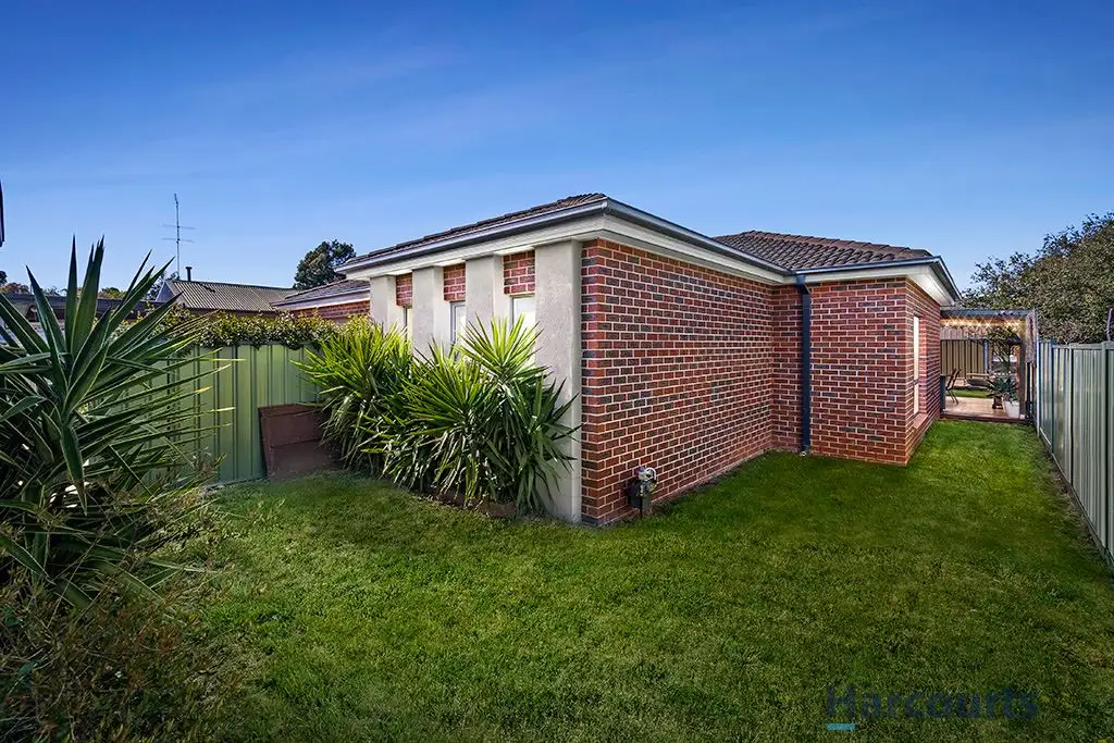 Main view of Homely townhouse listing, 2/7 Beaufort Avenue, Alfredton VIC 3350