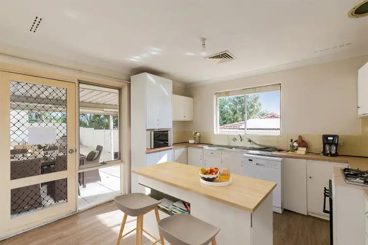 12 Steward Way, Orelia WA 6167
