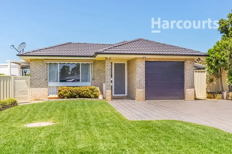 13 Falstaff Place, Rosemeadow NSW 2560