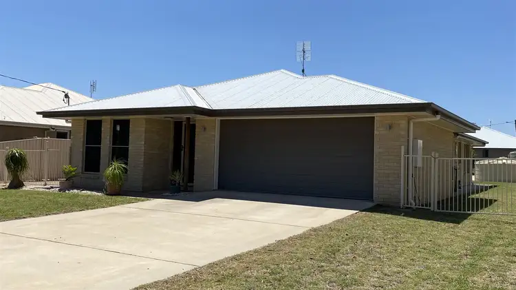 10 Lee Street, Miles QLD 4415