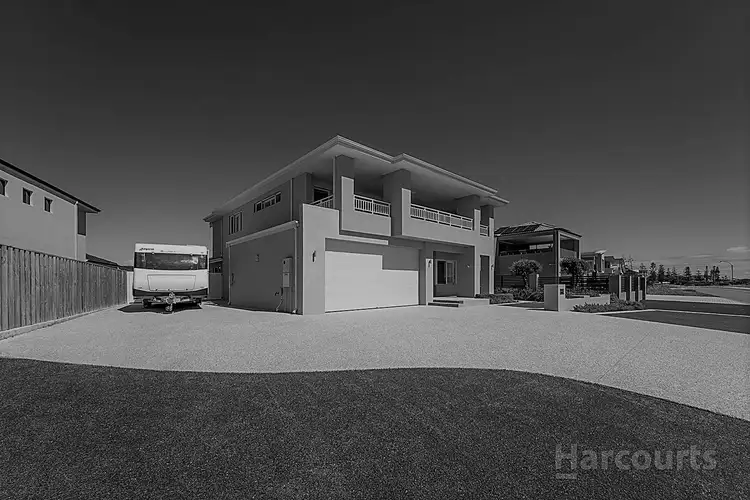 98 Boardwalk Blvd, Halls Head WA 6210