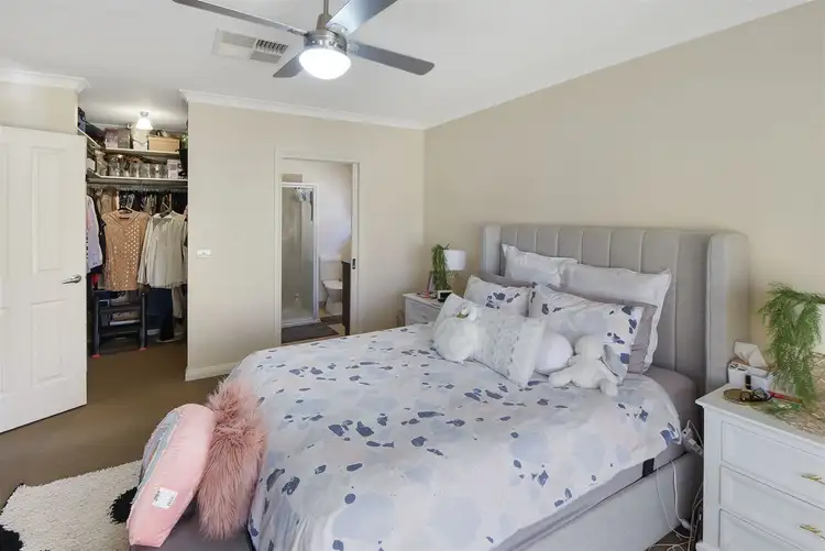 Fifth view of Homely house listing, 8 Oliver Court, Horsham VIC 3400