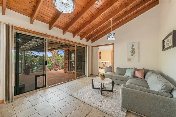 6 Lorikeet Court, Arana Hills QLD 4054