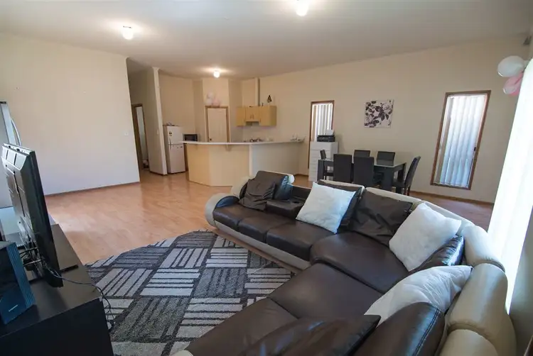 17b kingfisher Avenue, Mawson Lakes SA 5095