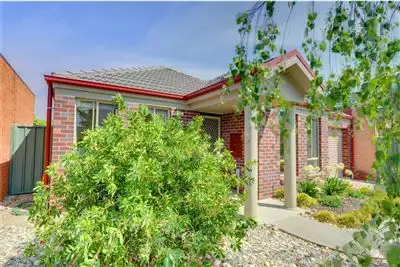9 Parbury Avenue, Lake Gardens VIC