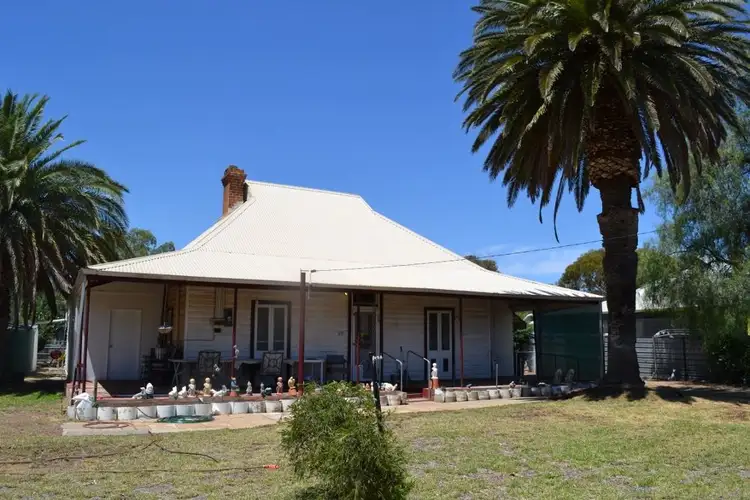 32 Massingham St