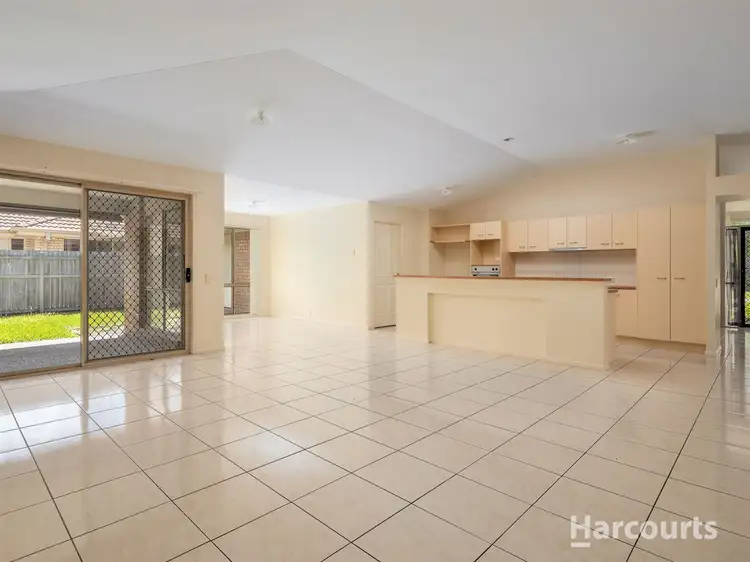 4 Tudor Close, Petrie QLD 4502
