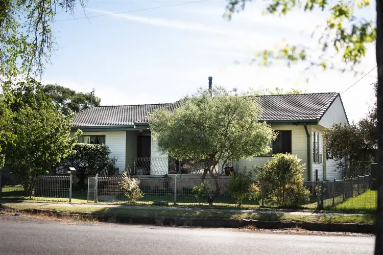 124 Logan Street, Tenterfield NSW 2372