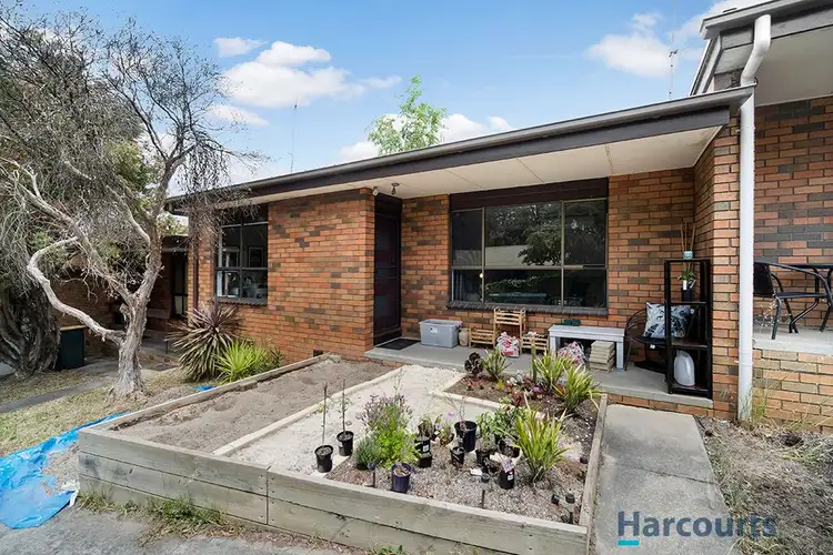 2/114 Mansfield Ave, Mount Clear VIC 3350