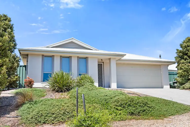 8 Shields Crescent, Encounter Bay SA 5211