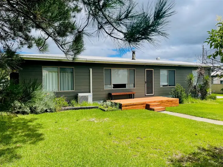12 Lloyd Avenue