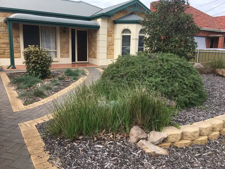 76 Swan Street