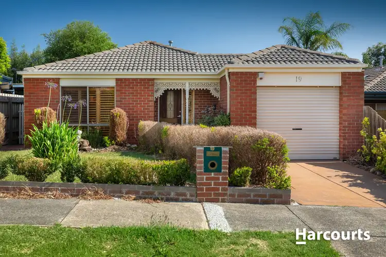 19 Farnborough Way, Berwick VIC 3806