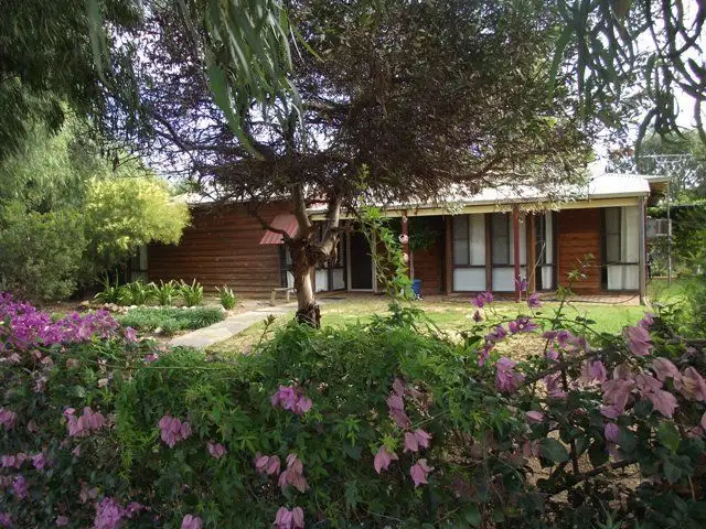 7 Watson Place, Dongara WA 6525