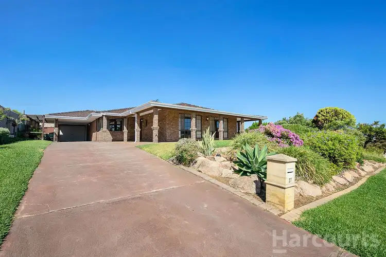 27 Oaklands Avenue, Halls Head WA 6210
