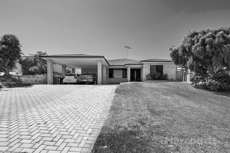 14 Oaklands Avenue, Halls Head WA 6210