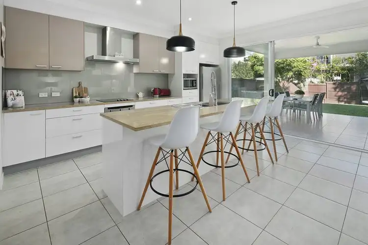 27 Tugulawa Street, Balmoral QLD 4171