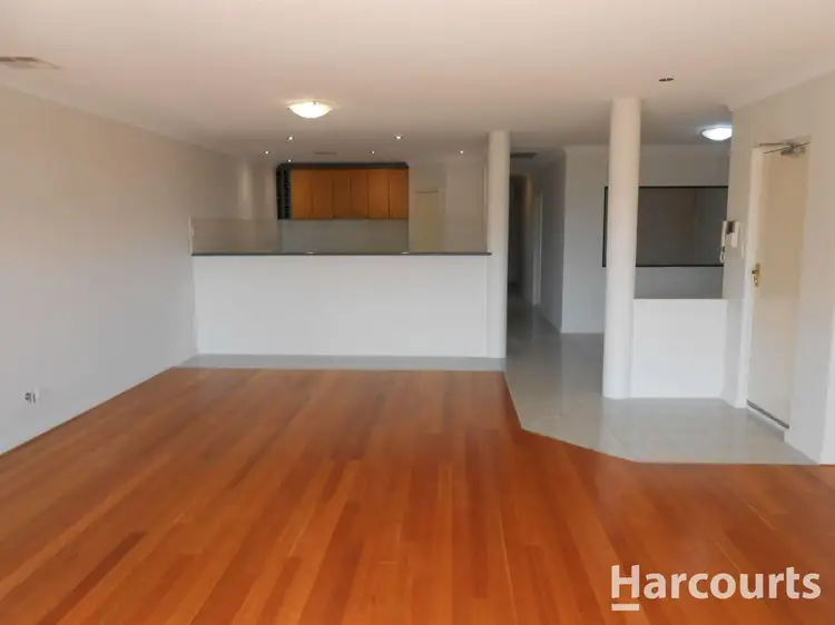 3/205 Lakeside Drive