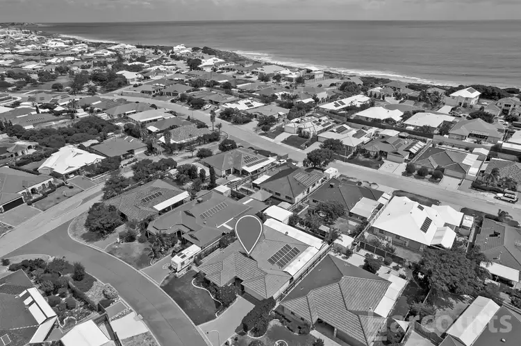 6 Malibu Point, Halls Head WA 6210