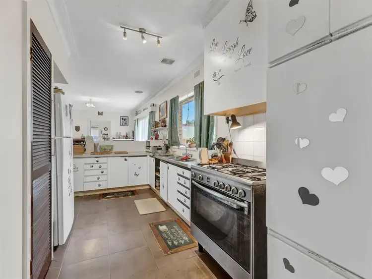 Fifth view of Homely house listing, 2 Sunset Drive, Wangaratta VIC 3677
