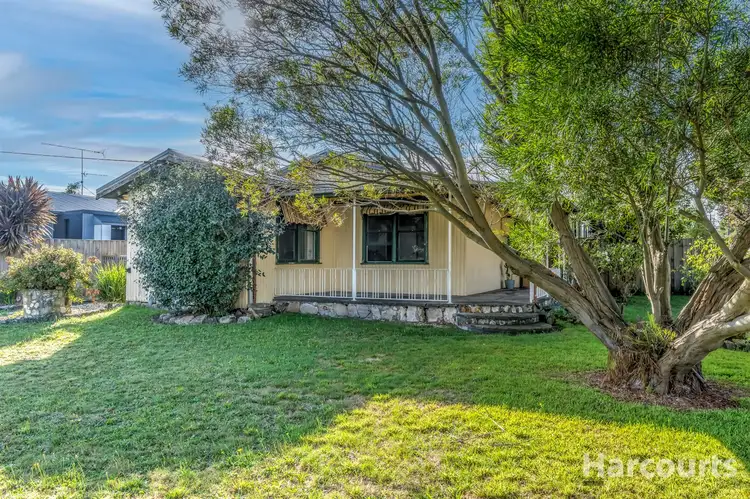 33 Western Avenue, Newborough VIC 3825