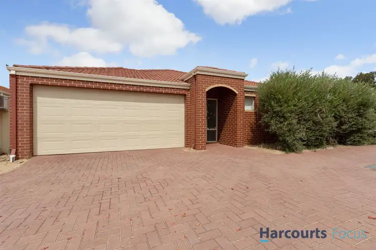 2/11 Longhurst Way, Queens Park WA 6107