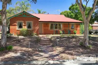 25 Adelong Court, Berwick VIC 3806