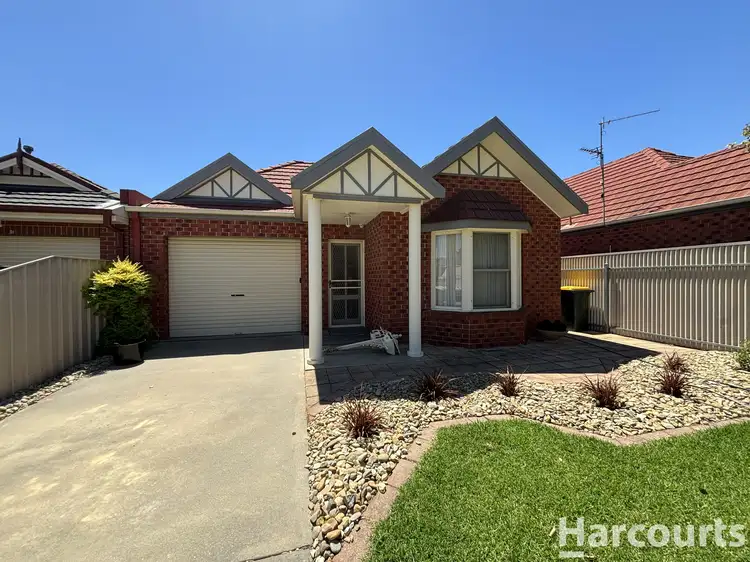1/8 Magee Court