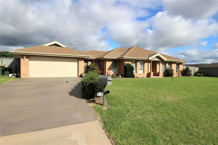 9 Mary Angove Crs, Cootamundra NSW 2590