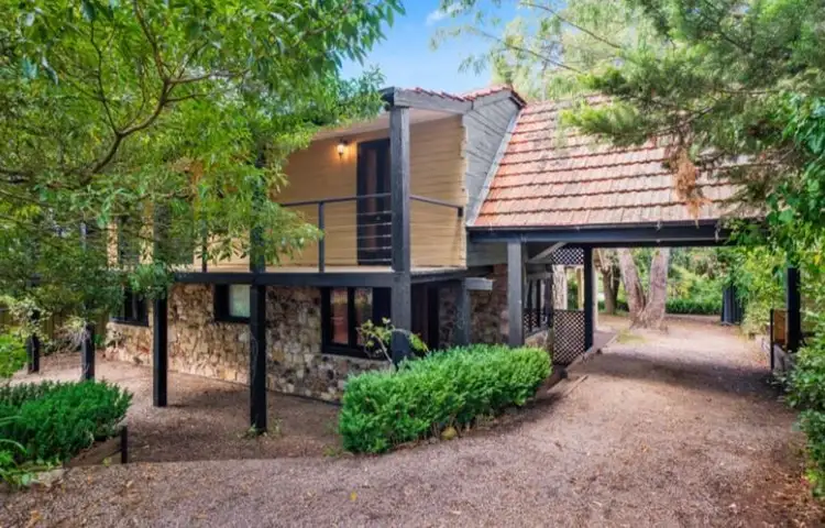 12 Hakea crt