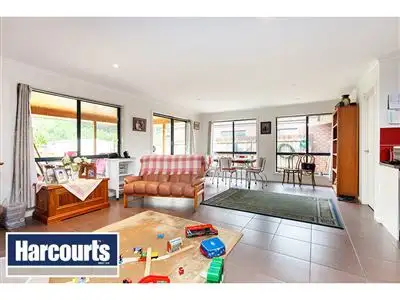 Sixth view of Homely house listing, 8 Miller Close, Drouin VIC 3818