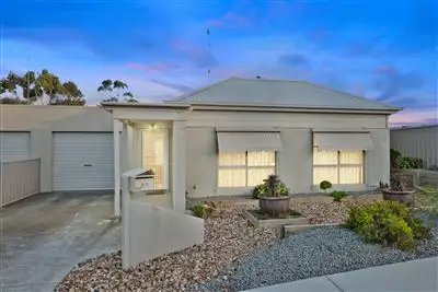 2/3 Cartledge Avenue, Mount Clear VIC 3350