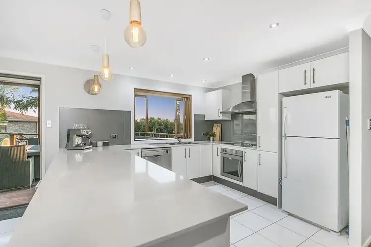 73 Meadowlands Road, Carindale QLD 4152