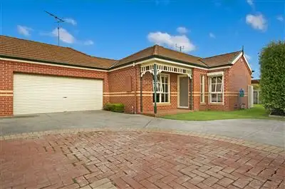 Main view of Homely unit listing, 2/39 Rowe Street, Hamlyn Heights VIC 3215