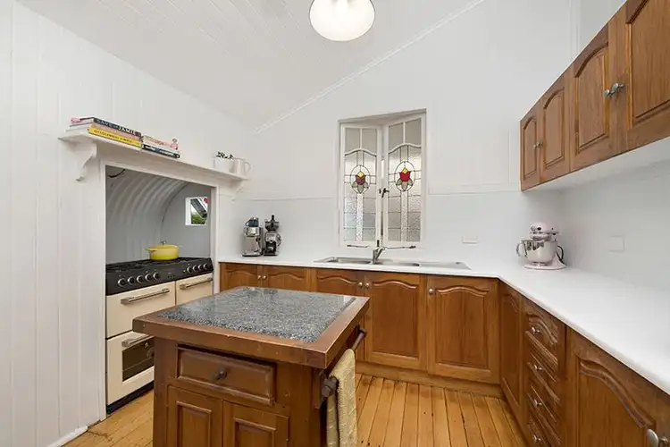 6 Roberts Street, Hermit Park QLD 4812