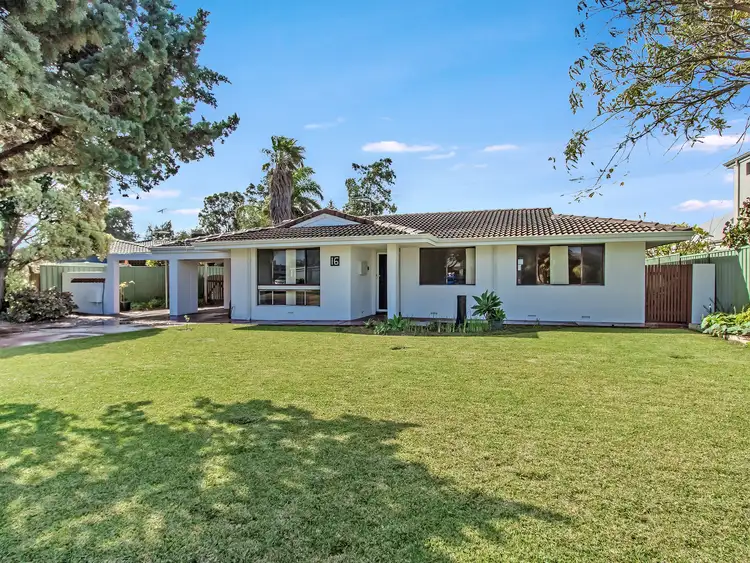 16 Donald Drive, Safety Bay WA 6169