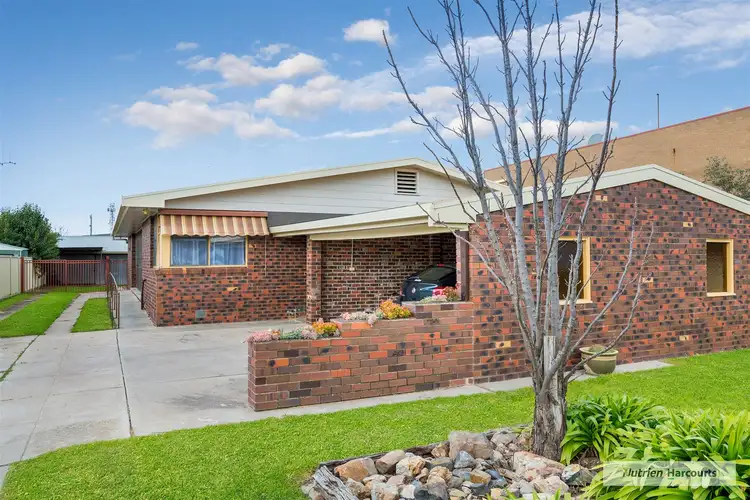 19 Shadforth Street, Kerang VIC 3579