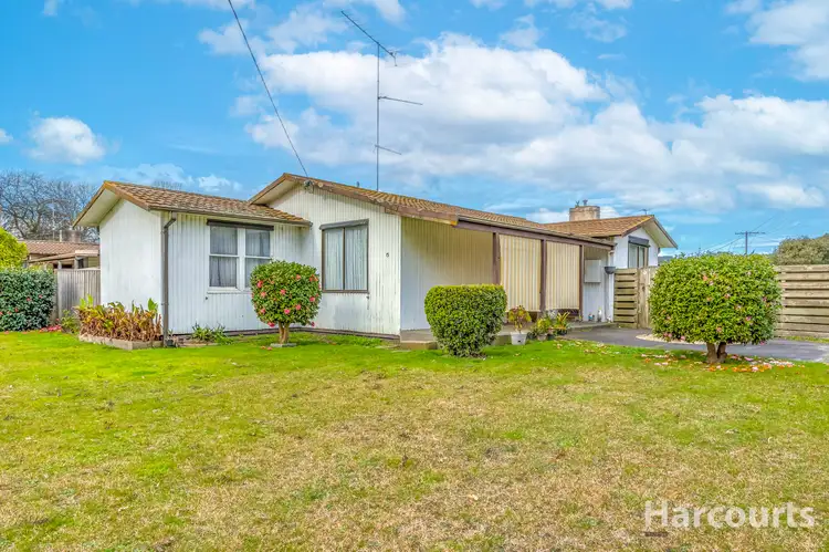 15 Western Avenue, Newborough VIC 3825