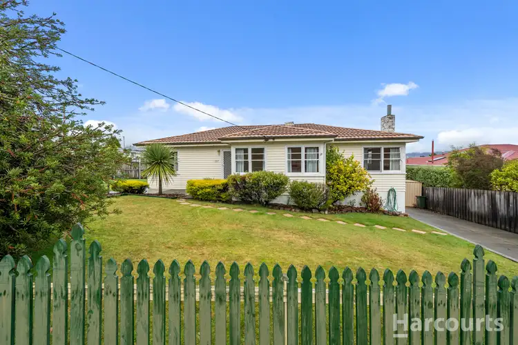 207 Derwent Avenue, Lindisfarne TAS 7015