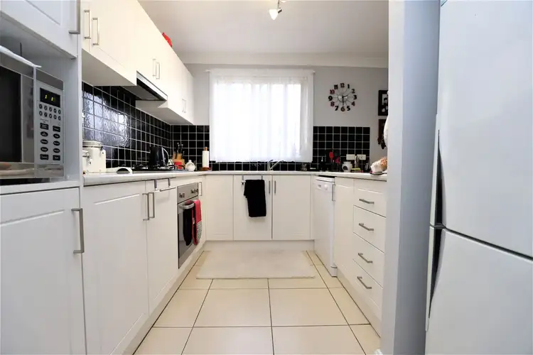 Second view of Homely unit listing, 2/5 Bethany Place, Cootamundra NSW 2590