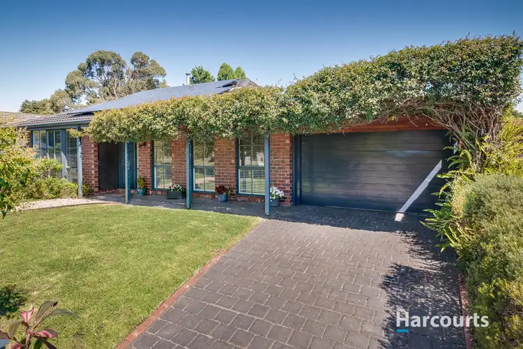 11 Kennington Park Drive, Endeavour Hills VIC 3802