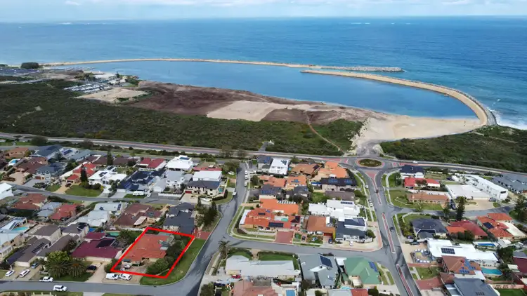 Fourth view of Homely house listing, 2 Volunteer Place, Ocean Reef WA 6027